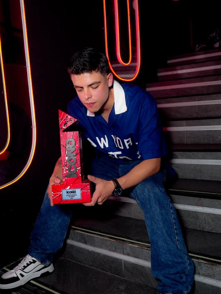 David Torres gana como Mejor Creador De Contenidos.