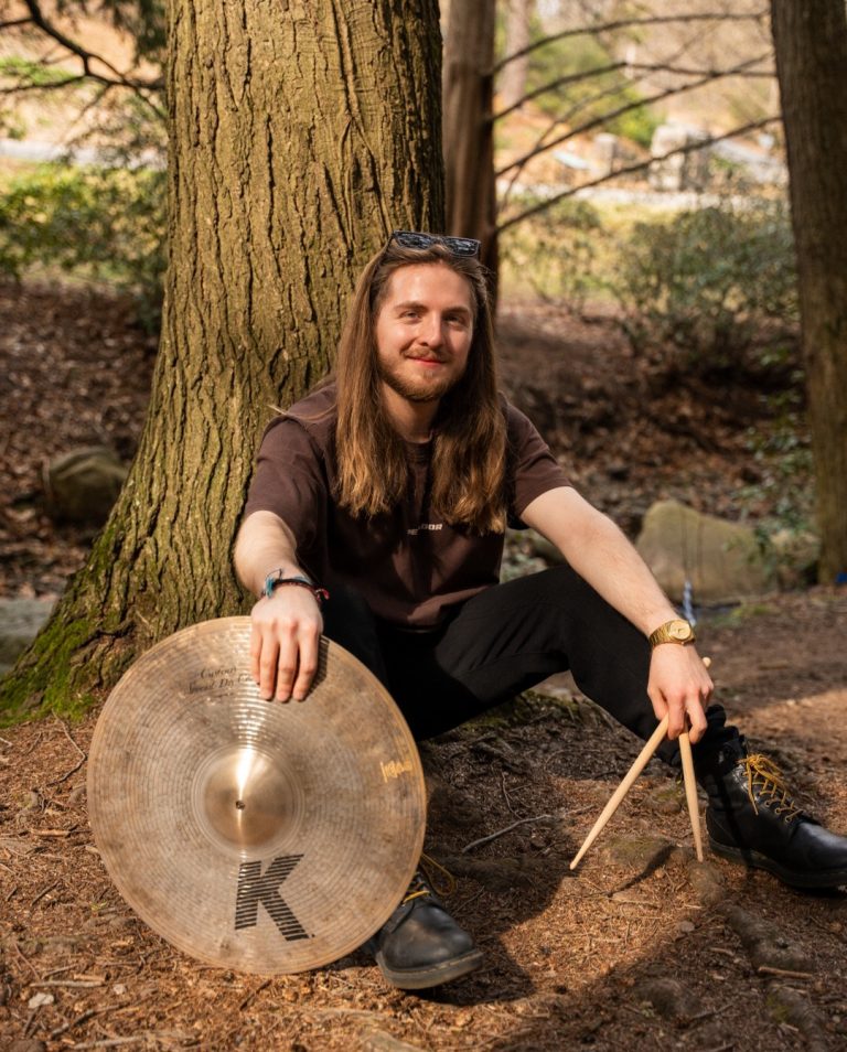 De Quito a Nashville: El baterista ecuatoriano Juan Páez.