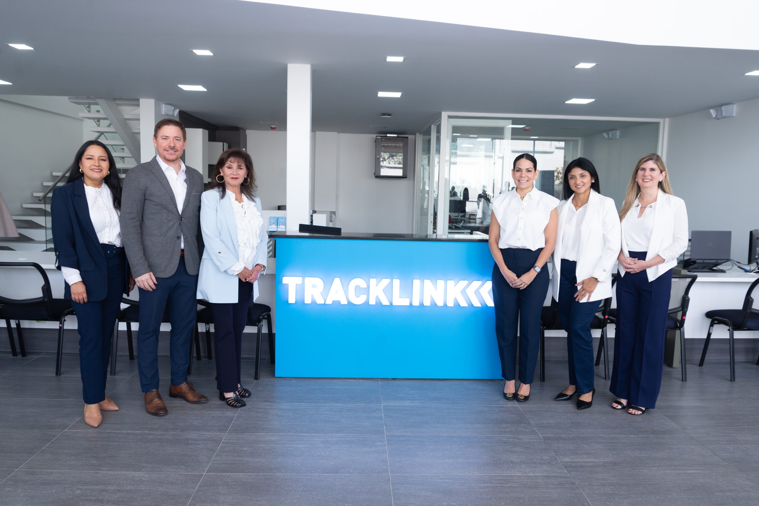 Tracklink inaugura su nueva sede en Quito.